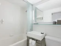 The Chicago Hotel Collection - Ambassador Gold Coast