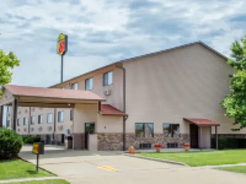 Super 8 by Wyndham Normal Bloomington Hotels in Normal