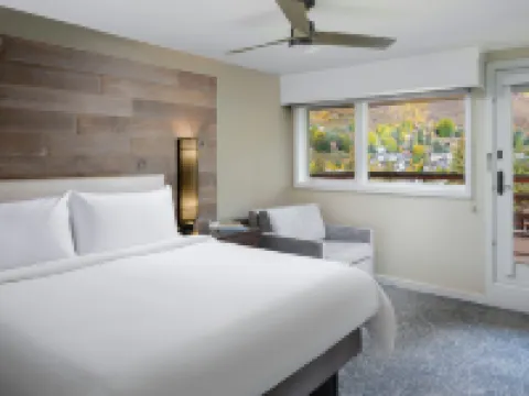 แมริออทส์ สตรีมไซด์ ดักลาส ที่เวล โรงแรมในเวล