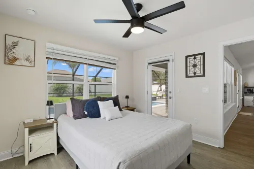 現代四卧室靠近海灘的帶加熱泳池的度假屋