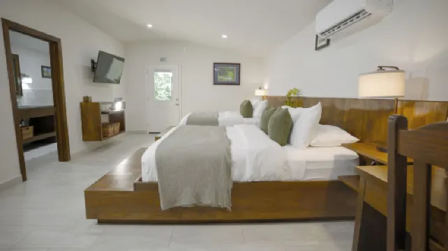 โรอาริง ริเวอร์ รีสอร์ท