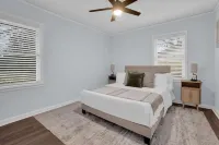 3BR Home Near AFB ASU Riverwalk Downtown - balcony