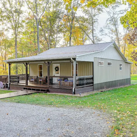 Walk to Marina & Beach: Charming Home in Hardin