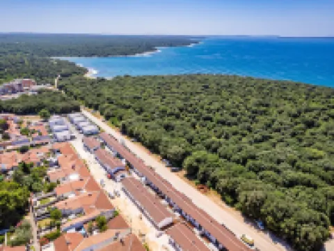 Cosy apartment near Rock Beach Hotels in Peroj
