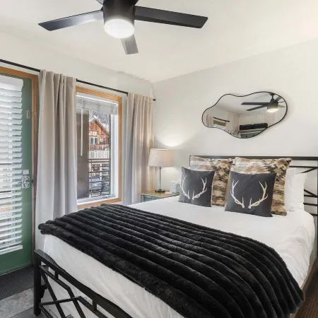 Riverfront, Blocks to Ski - Mtn Views, Hot Tub at Viking Lodge 217 Condo