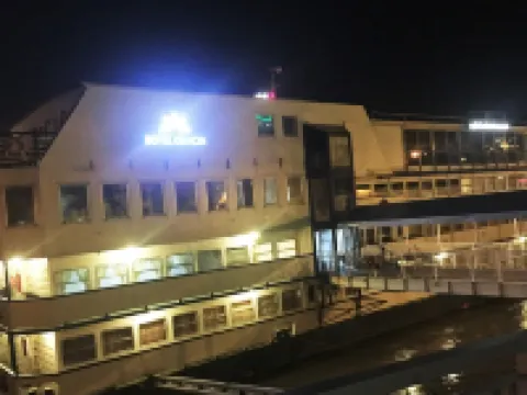 Botel Gracia Hoteles cerca de J. N. Hummel