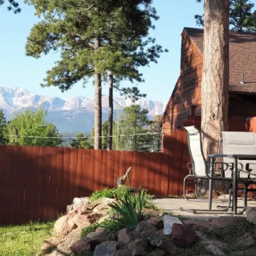 1930’s Woodland Park Cabin: Rustic & Romantic