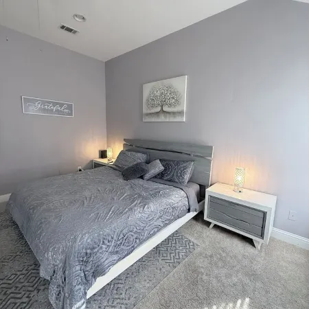 Luxurious home /Pool/GameR/BBQ/kingbed/legacyW/Frisco