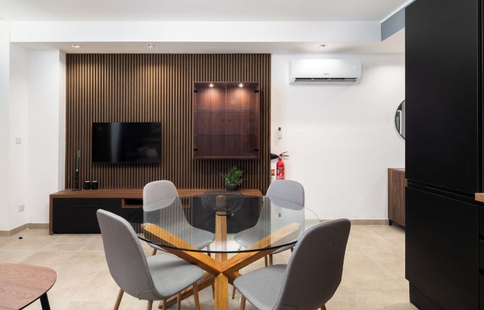 Modern 1BD Maisonette & Private BackYard