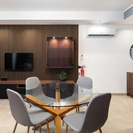 Modern 1BD Maisonette & Private BackYard