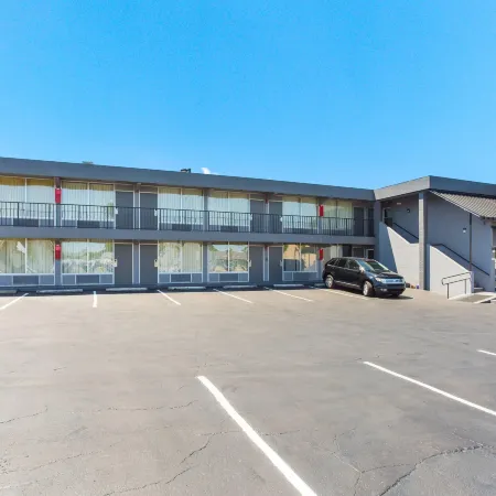 Econo Lodge Gallatin - Metro Nashville