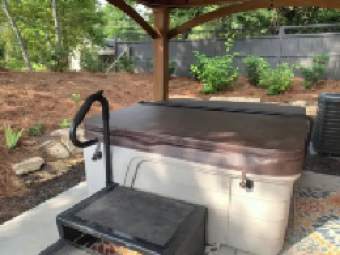 Fisherman paradise on private lake 5 minutes from Helen