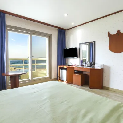 Jeongdong Beach Motel Hotels near Hourglass Park