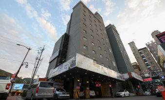 Jeongseon Land Hotel