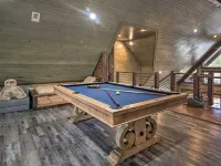 Stylish Broken Bow Cabin w/ Hot Tub + Fire Pit! فنادق في بروكن بو
