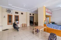 RedDoorz Syariah at Danau Maninjau Sawojajar