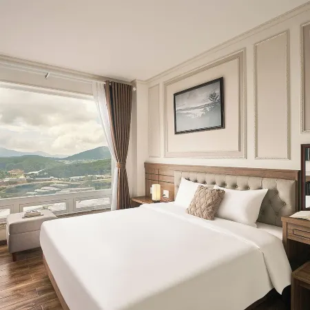 Hill Side Town Hotel