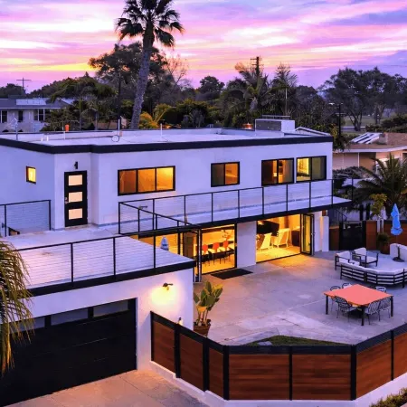 Seal Beach Escape by Avantstay Modern Home + Fireplace Prvte Courtyard + Walk to Beach + Dining