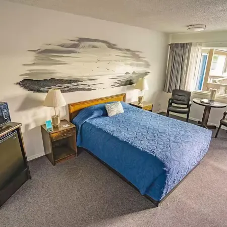 Lighthouse Cove Inn