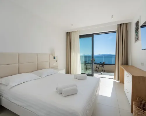 Wind Rose Apartments-Beachfront Hotels in Igrane