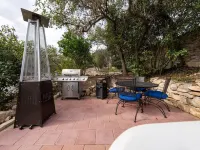 Vista Estate: Luxurious Heatable Pool, Basketball Court, and City Views Hotele w: Helotes