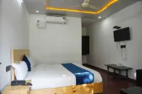 Tree Aura Retreat