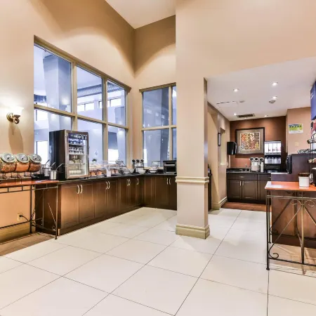 Comfort Inn & Suites Ambassador Bridge