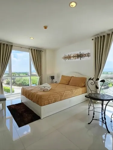 รูปภาพของModern 2-Bedroom Condo with Ocean and Pool Views in Cha-am