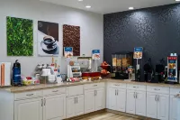 Clarion Pointe Fairborn Near Wright Patterson AFB - breakfast