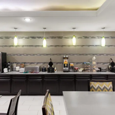 La Quinta Inn & Suites by Wyndham Kyle - Austin South