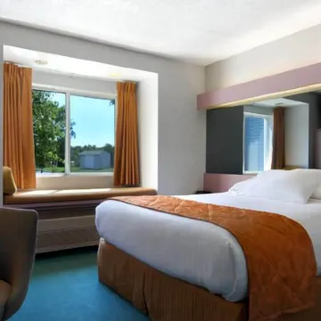 CenterWay Hotel Tonawanda Hotels near Buffalo Zoo
