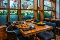 Hotel Royal William, Ascend Hotel Collection