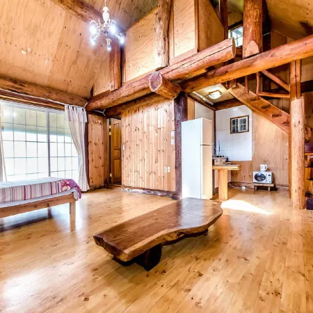 Jeju Log Valley Pension Отели рядом с достопримечательностью «Курорт и гольф-клуб Everis»