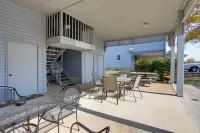 Pet-Friendly Oak Harbor Condo Walk to Lake! - Pet friendly