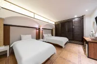Baekje Hotel - parking