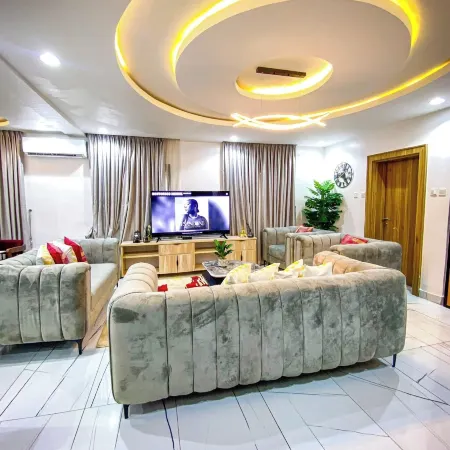 Jay's Wood Hotel And Apartment