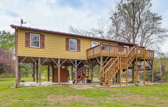 Fire Pit + Patio: Creekside Cabin in Eagle Rock!