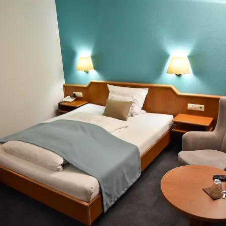 Martins Klause Airport Messe Hotel - Air Conditioning - Self Check-in Available