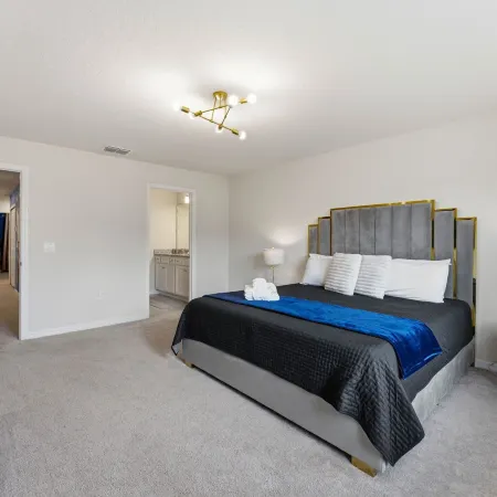Family Home With Pool, Mickey & Toy Story Rooms