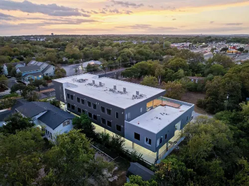 Upstay Modern & Pet-Friendly 2Br Home Near SoCo - Lejligheder