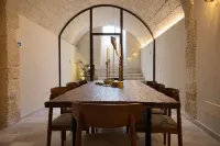 CAVA Urban Relais & Pool