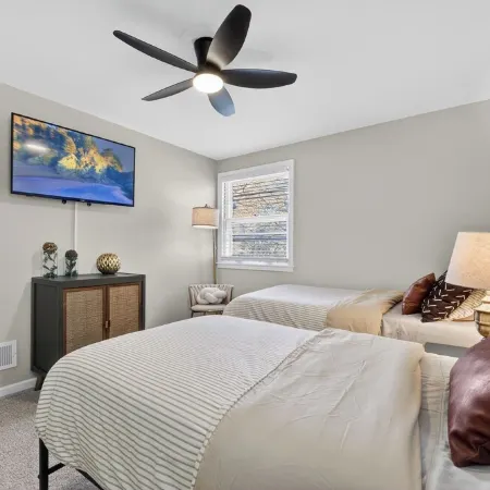 Central Haven - Luxury Stay Near MSU