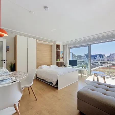 Cosy @ the beach studio with pool