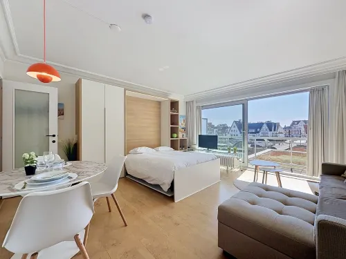 Cosy @ the beach studio with pool