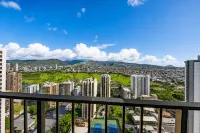 Newly Renovated! Free Parking, Koolau Mountain, Golf Course and City Views!
