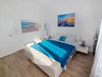 Bright accommodation near the sea in Zambratija - Apartments