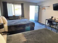 Monashee Lodge Hotels in Revelstoke