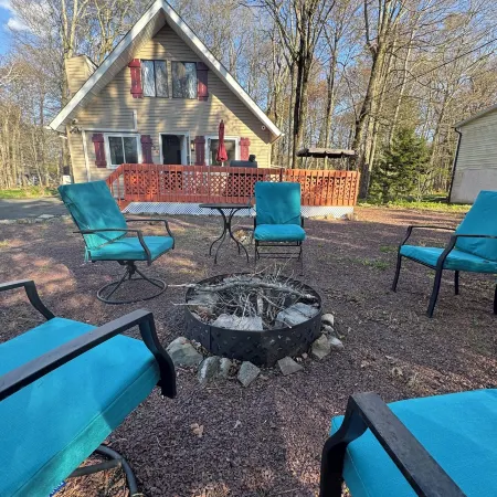 Quiet and Cozy Chalet Retreat - Renovated