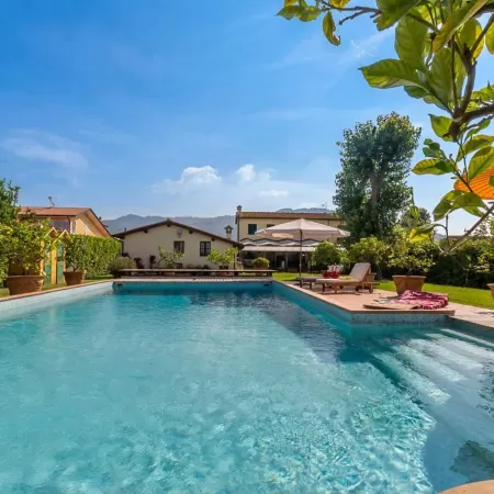 Villa Pallina with Pool - Happy Rentals