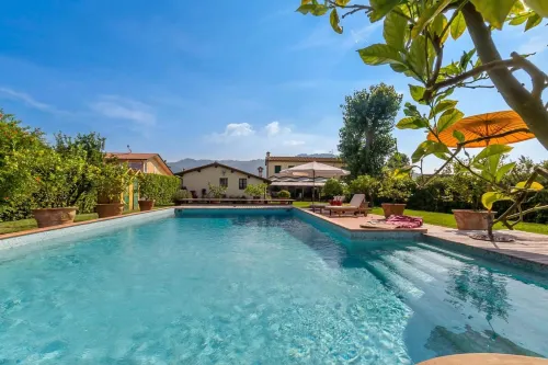 Villa Pallina with Pool - Happy Rentals